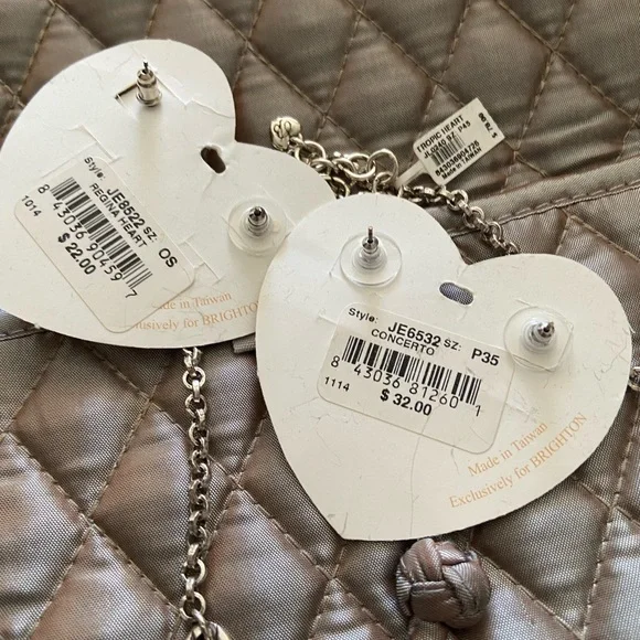 New Brighton lot, two pairs of earrings and necklace set with bag - Picture 4 of 10